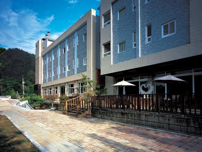 The Solas Hot Spring Resort Nantou Exterior photo
